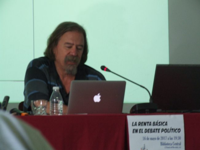 Paradigma entrevista a Daniel Raventós:  La renta básica en el debate político