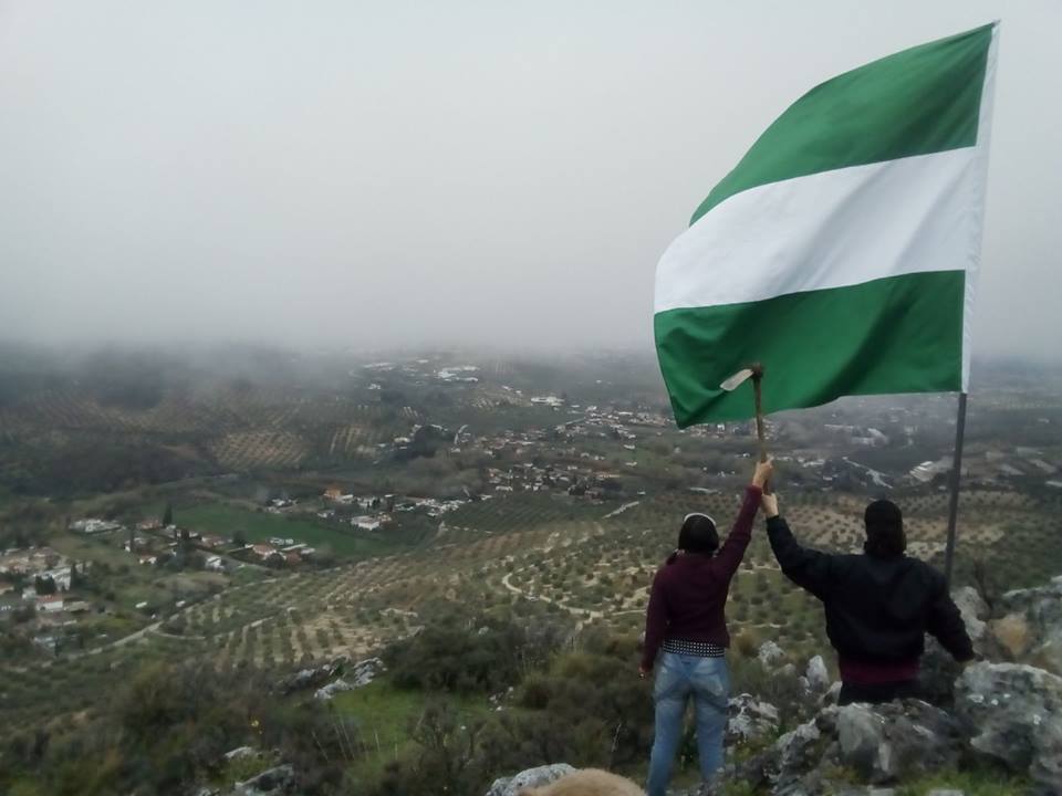 El «Cerro Libertad» resiste el intento de desalojo con la solidaridad y apoyo de las «Interbrigadas»