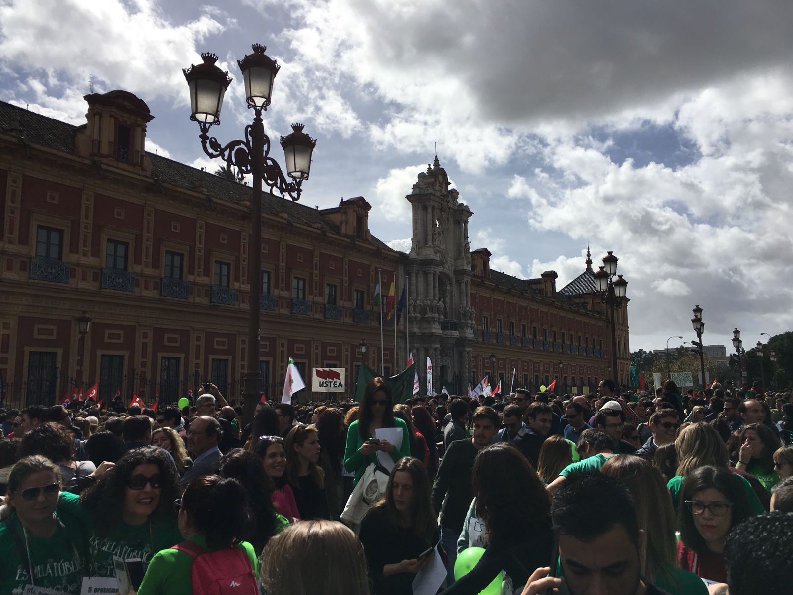 La lucha por la estabilidad del profesorado interino paraliza la actividad docente en Andalucía