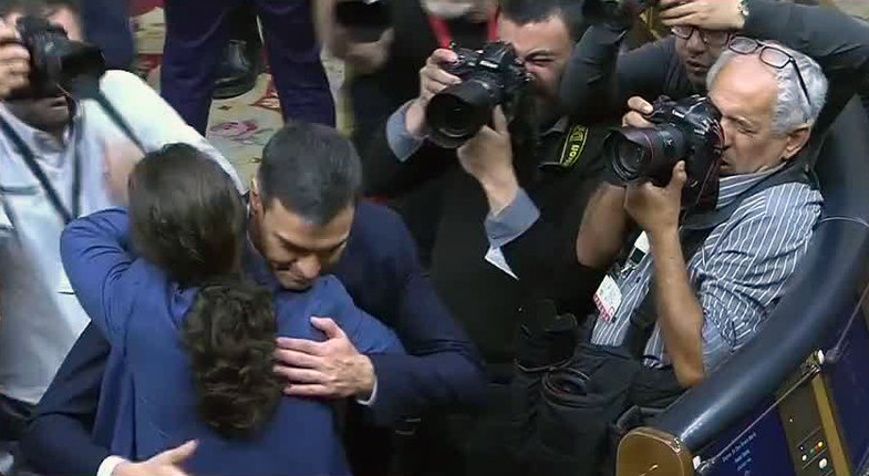 Pedro Sánchez, nuevo presidente del Gobierno. La salida de Rajoy rebrota la esperanza en el «sí se puede»