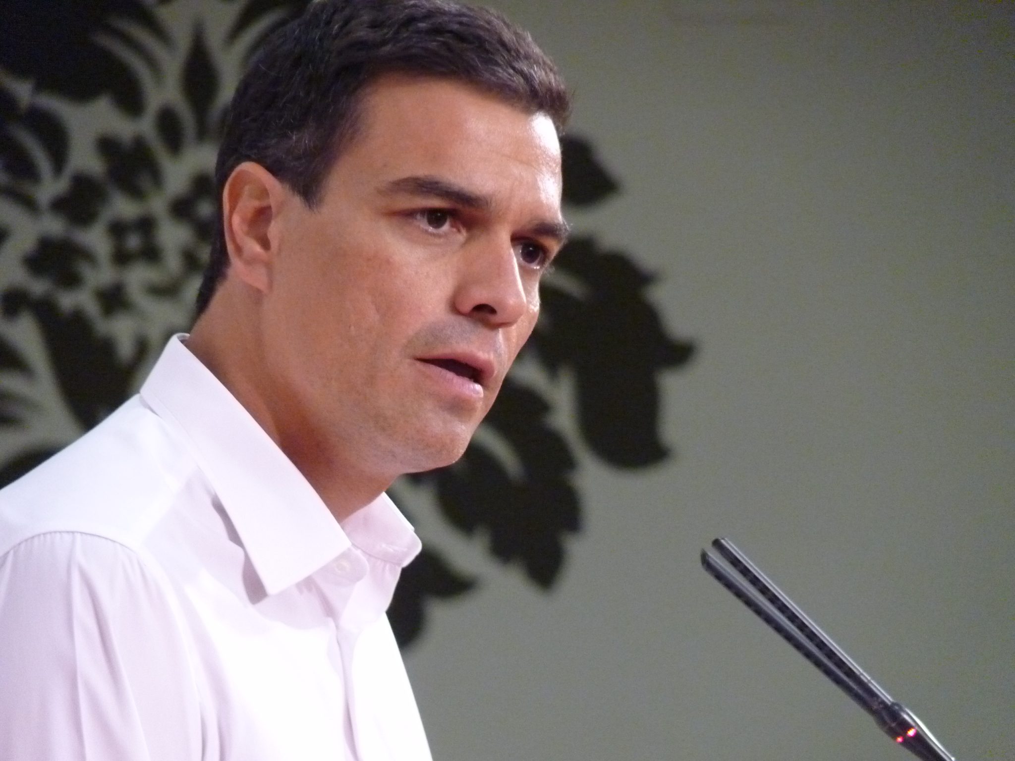 Europa Laica, satisfecha porque Pedro Sánchez no usara símbolos religiosos en su toma de posesión