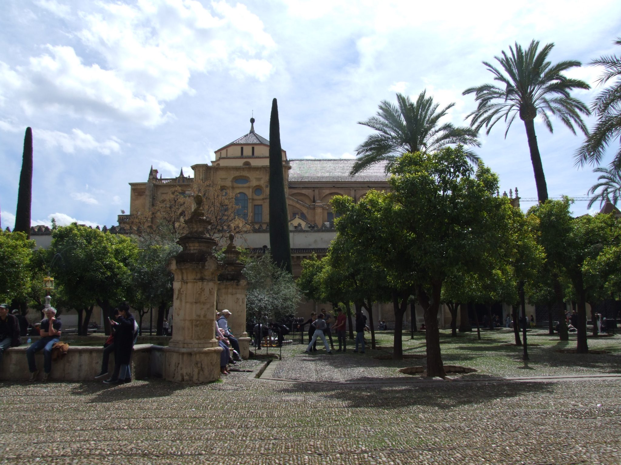 Ganemos Córdoba critica el «entreguismo del PSOE al Cabildo» en la firma del nuevo convenio: «una oportunidad perdida para exigir la gestión pública de la Mezquita-Catedral»