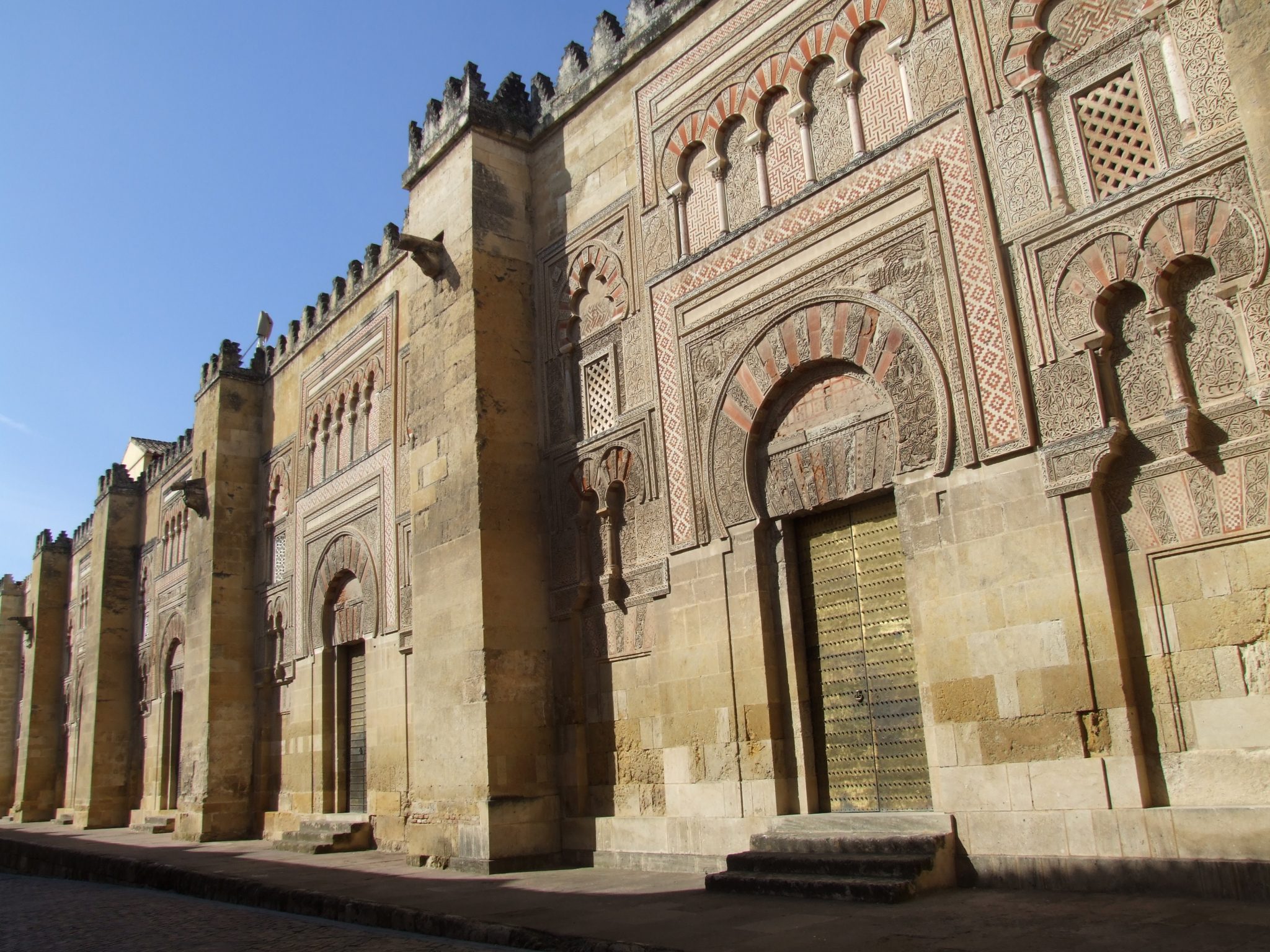 Maíllo demanda al gobierno central invalidar las inmatriculaciones de la Iglesia