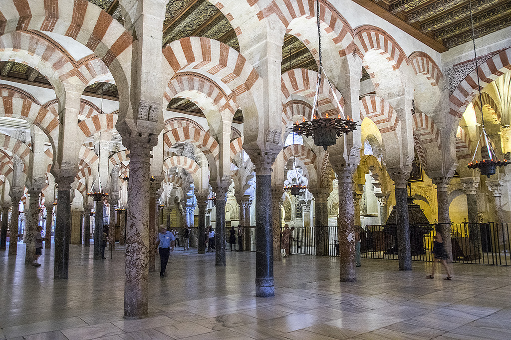 Miguel Santiago, portavoz de la Plataforma Mezquita Catedral: «proponemos  profesionalizar la dimensión turística y cultural del edificio»