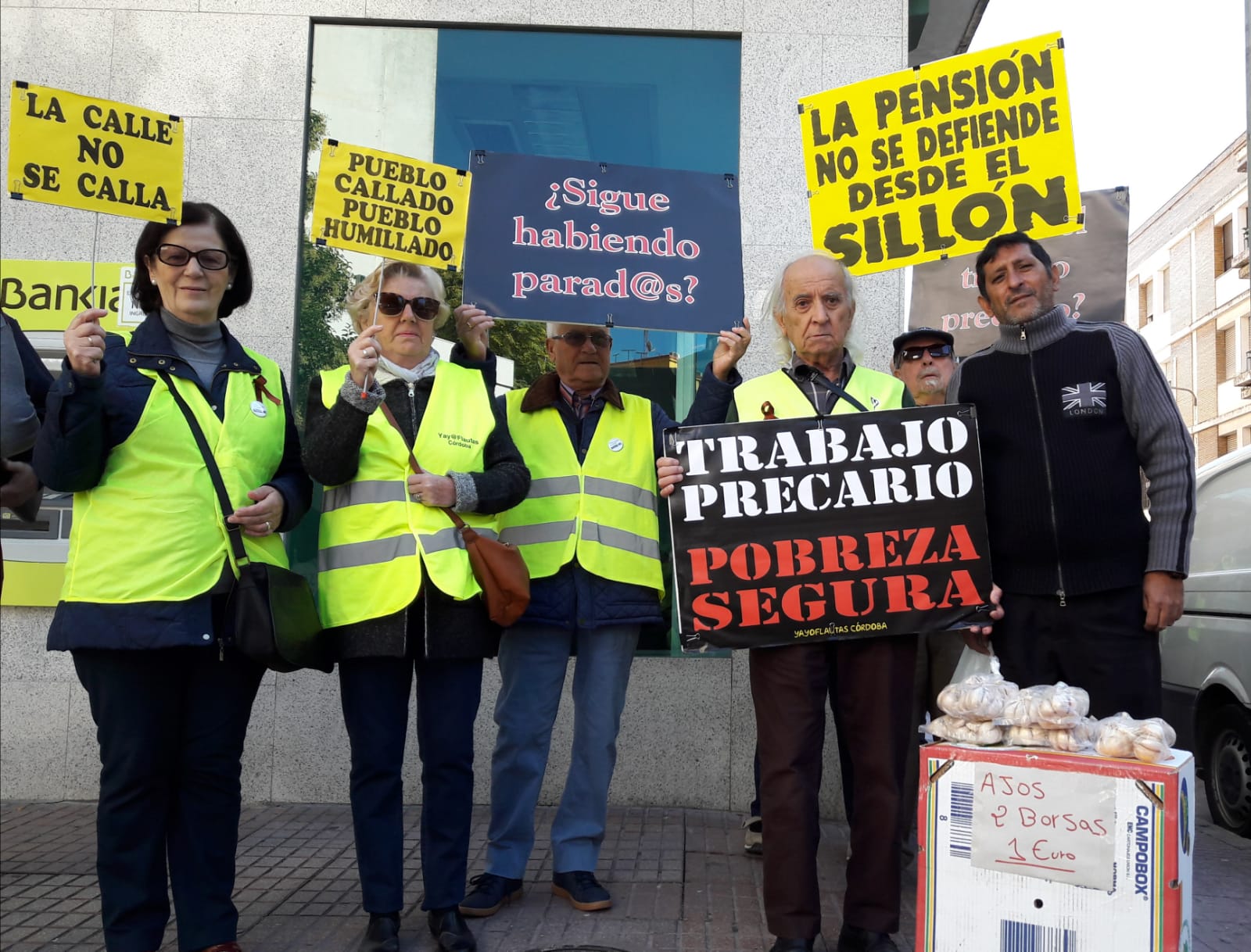 Yayoflautas responden a la cuestión «por qué seguís en la calle» tras la subida de las pensiones hasta el IPC