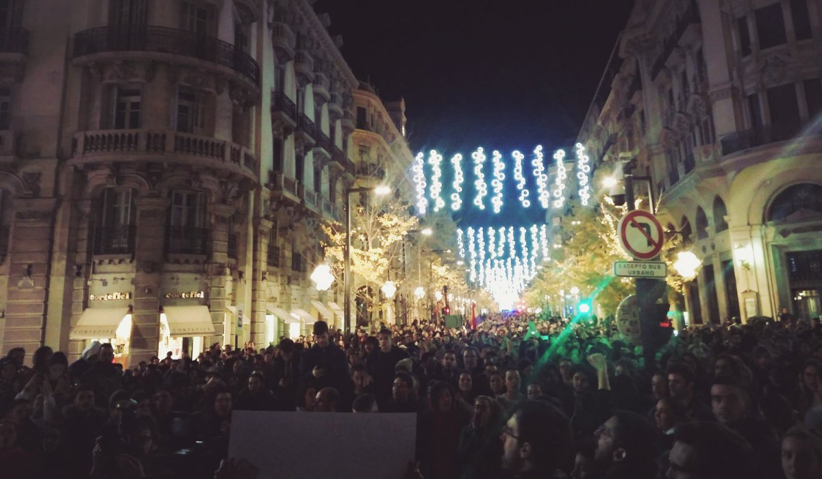 Manifestaciones antifascistas en Sevilla, Málaga y Granada contra la llegada de Vox al Parlamento andaluz: «no pasarán»