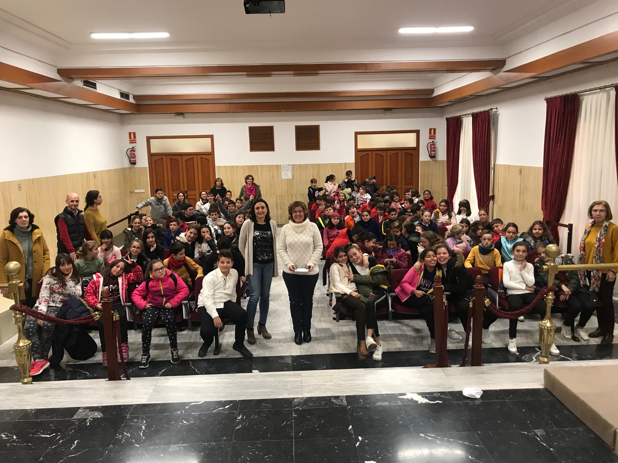 Más de 100 niños y niñas tratan en el Pleno del Ayuntamiento la igualdad de Género