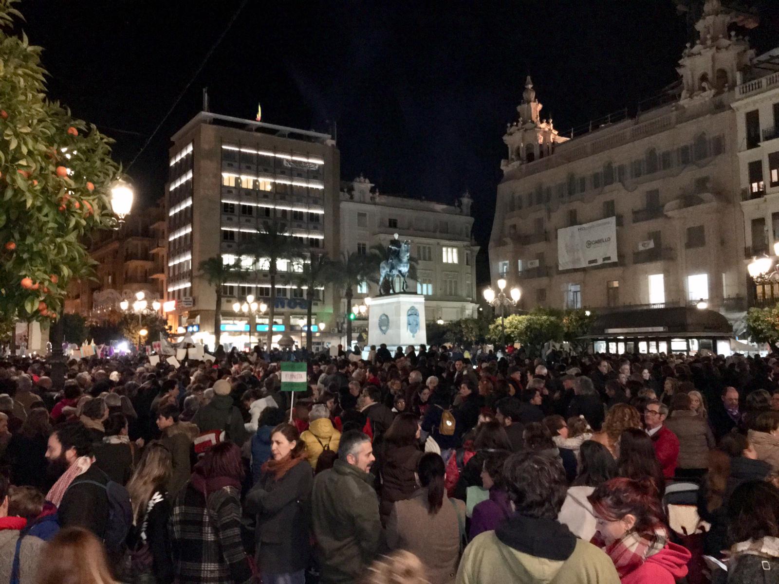 15-E en Córdoba: miles de mujeres en la calle ante «el vergonzoso pacto de gobierno en Andalucía que amenaza sus derechos»