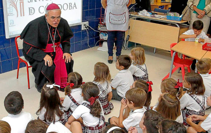 Andalucía Laica y USTEA denuncian los reiterados incumplimientos de la normativa en las visitas del obispo de Córdoba a los Centros Escolares