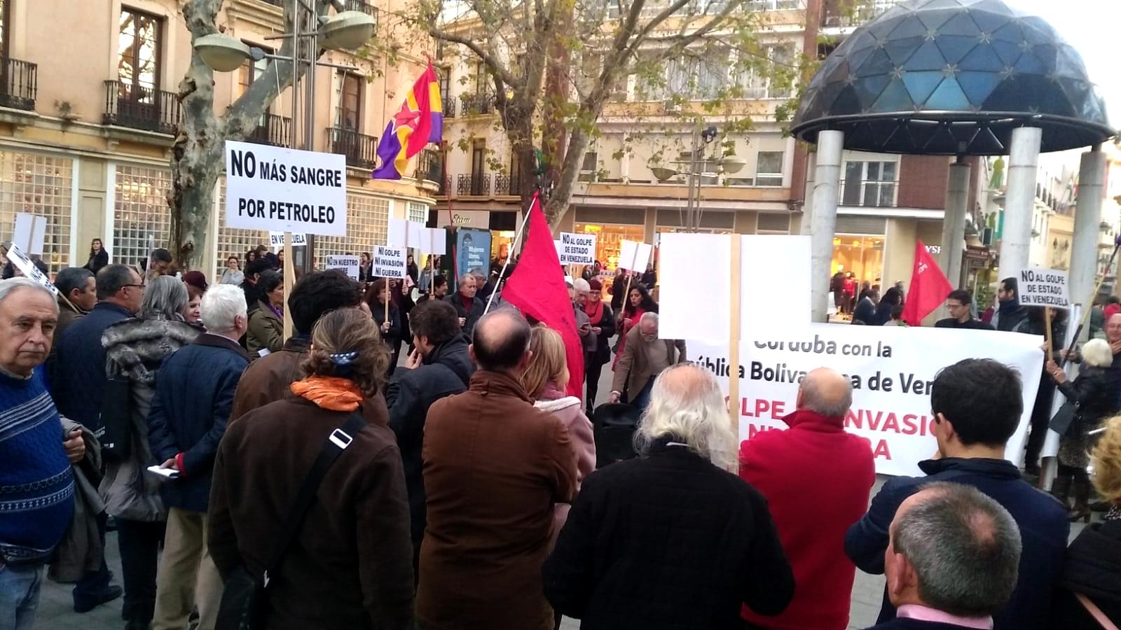 Numerosa asistencia a la concentración en defensa de la legitimidad de la República Bolivariana de Venezuela y contra el golpe de Estado