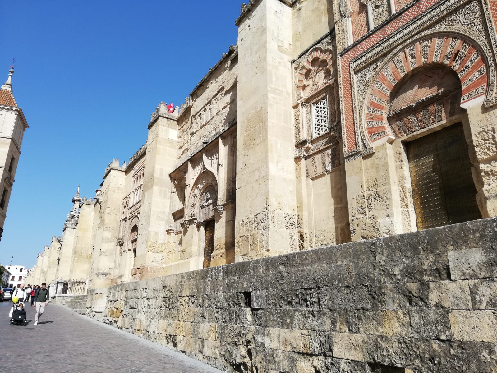 La Comisión del Casco Histórico se opone a la instalación de palcos en la Carrera Oficial de Semana Santa en el entorno de la Mezquita-Catedral
