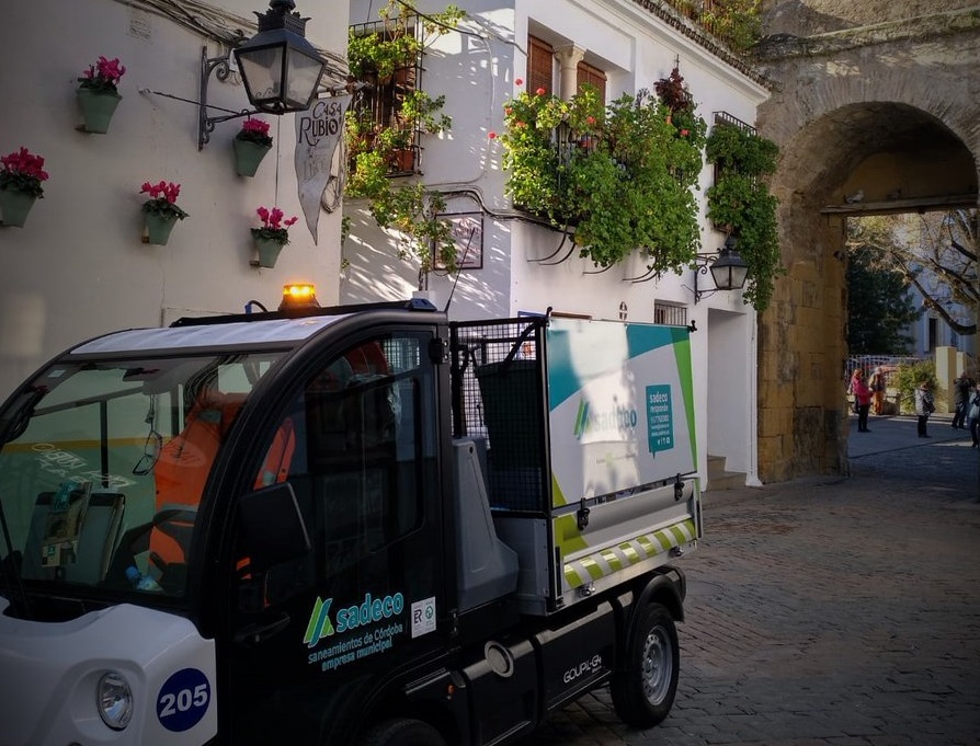 Un total de 2.843 personas aspiran a una de las 19 plazas de peón-limpiador de Sadeco