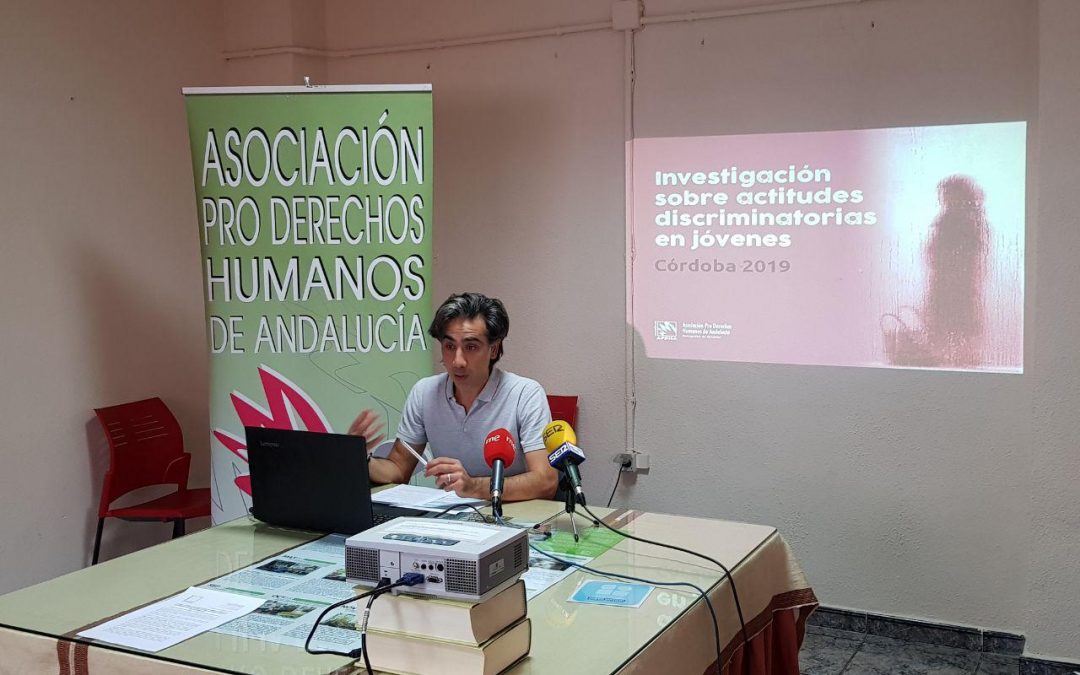 APDHA lanza una campaña en defensa del derecho a una vivienda digna y exige un parque público en régimen de alquiler social