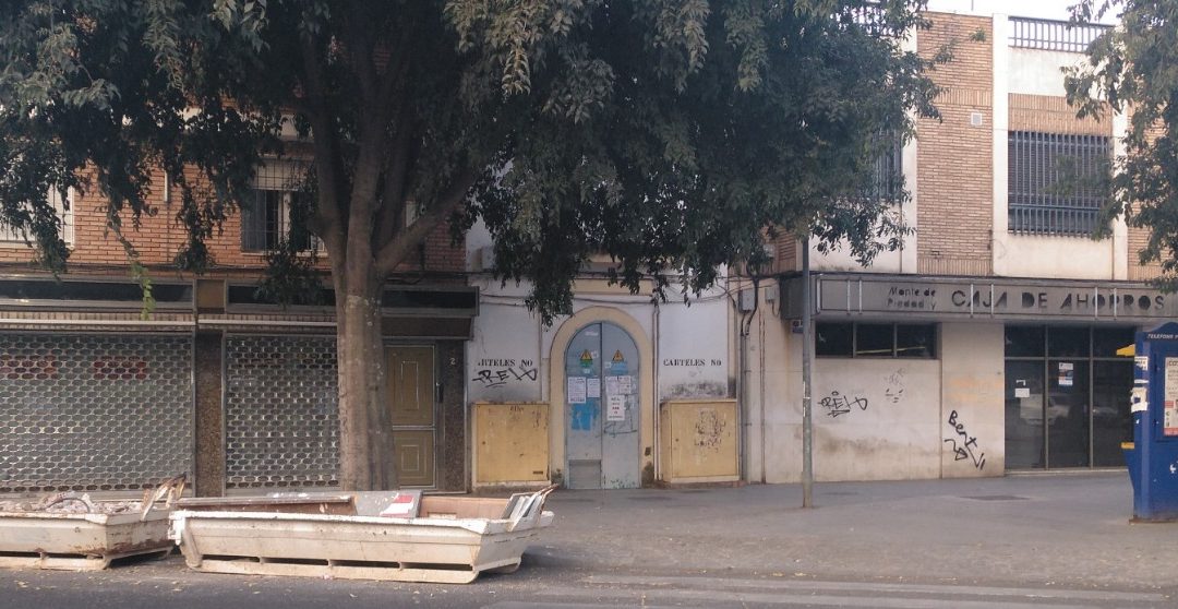 La ya desparecida oficina de CAJASUR del Campo de la Verdad