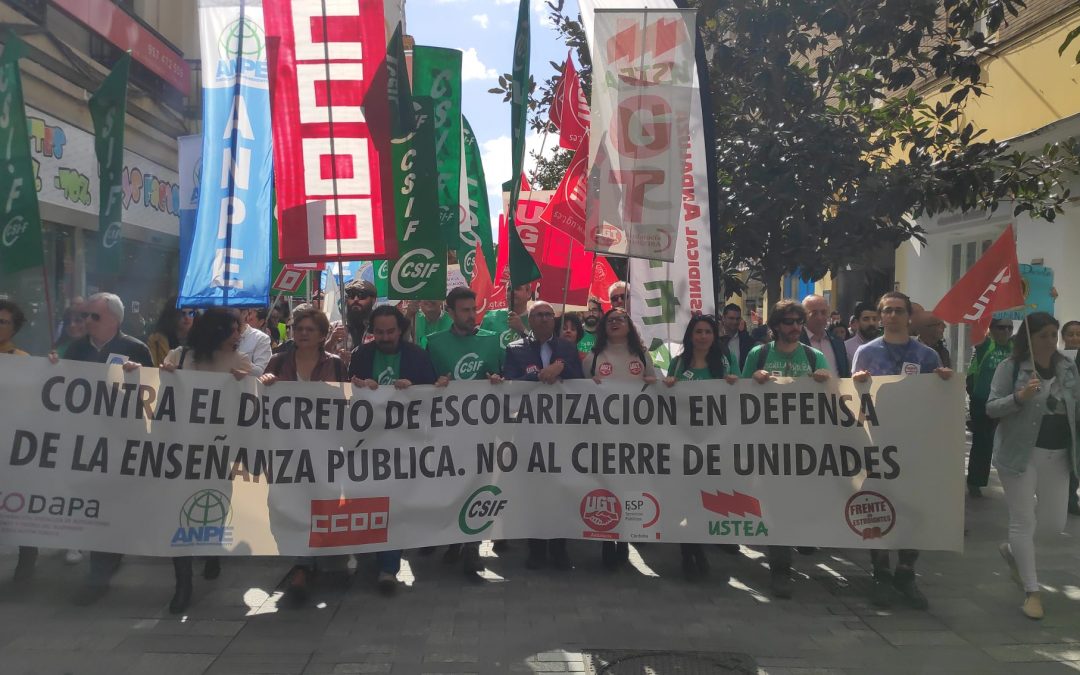 La comunidad educativa estalla contra el sectarismo de la Junta de Andalucía y la venta de la educación pública