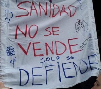 Tiempos de certezas y polvo bajo las alfombras