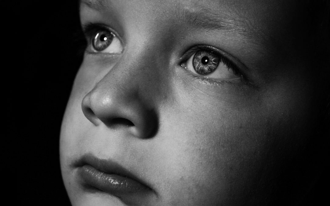 APDHA denuncia que una niña migrante de 6 años ha estado separada de su familia durante más de un año por la burocracia