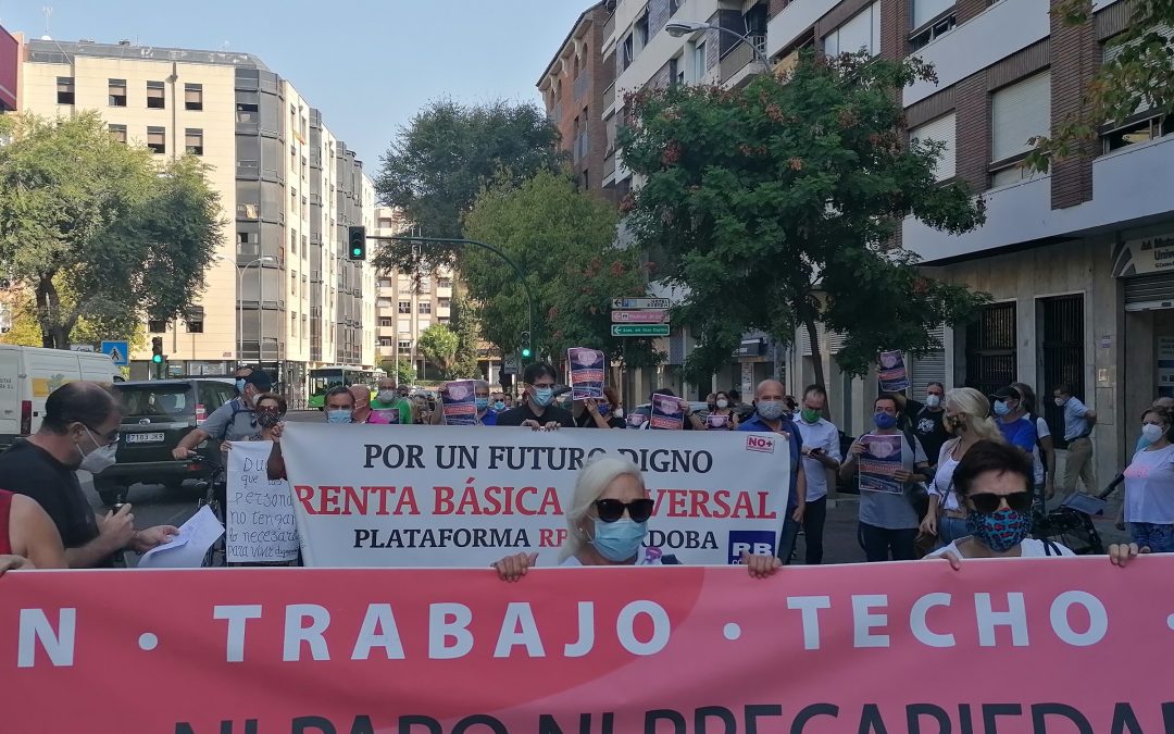 Casi un centenar de personas reclaman una Renta Básica de Emergencia