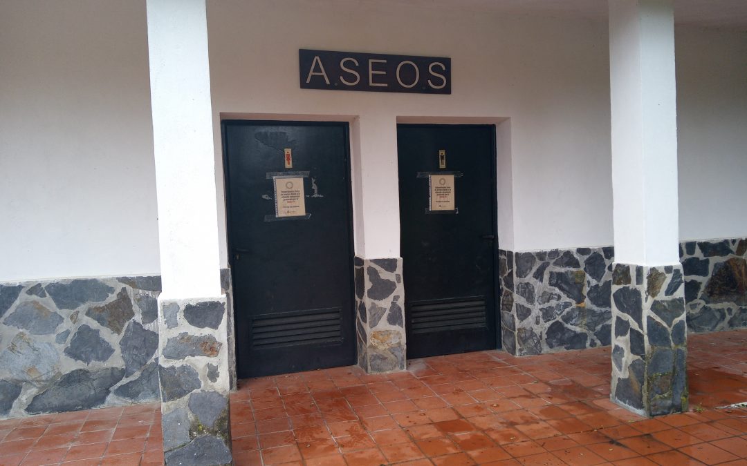 Ecologistas en Acción denuncia que los aseos y el leñero de los Villares están cerrados