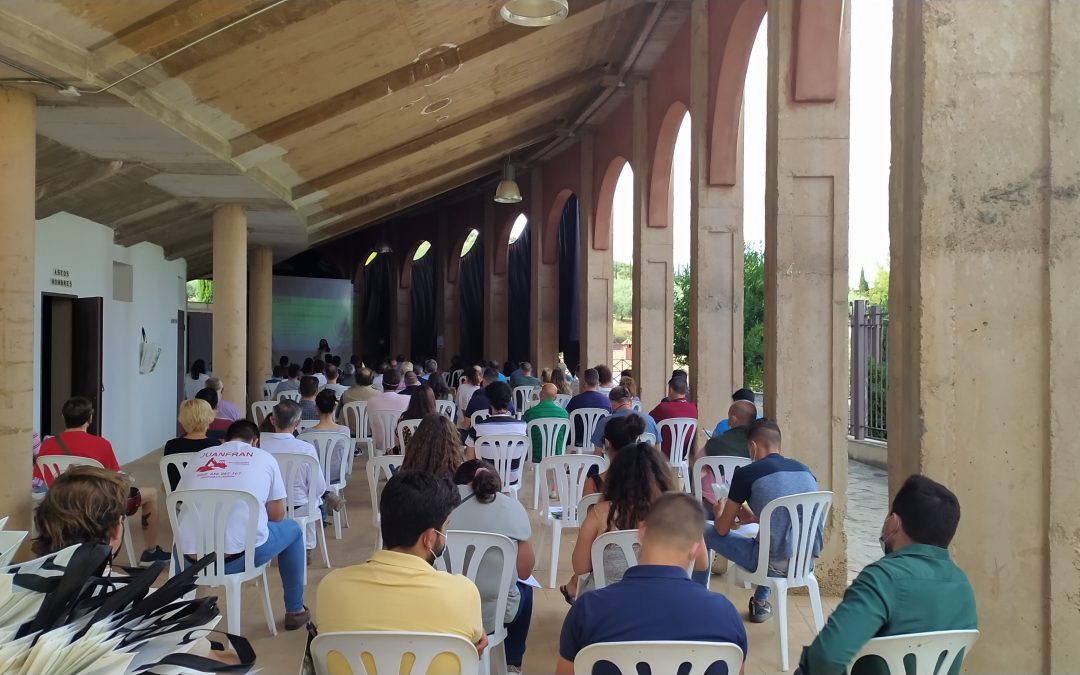 Más de cien agricultores se dan cita en Almedinilla con motivo de las I Jornadas Del Olivar