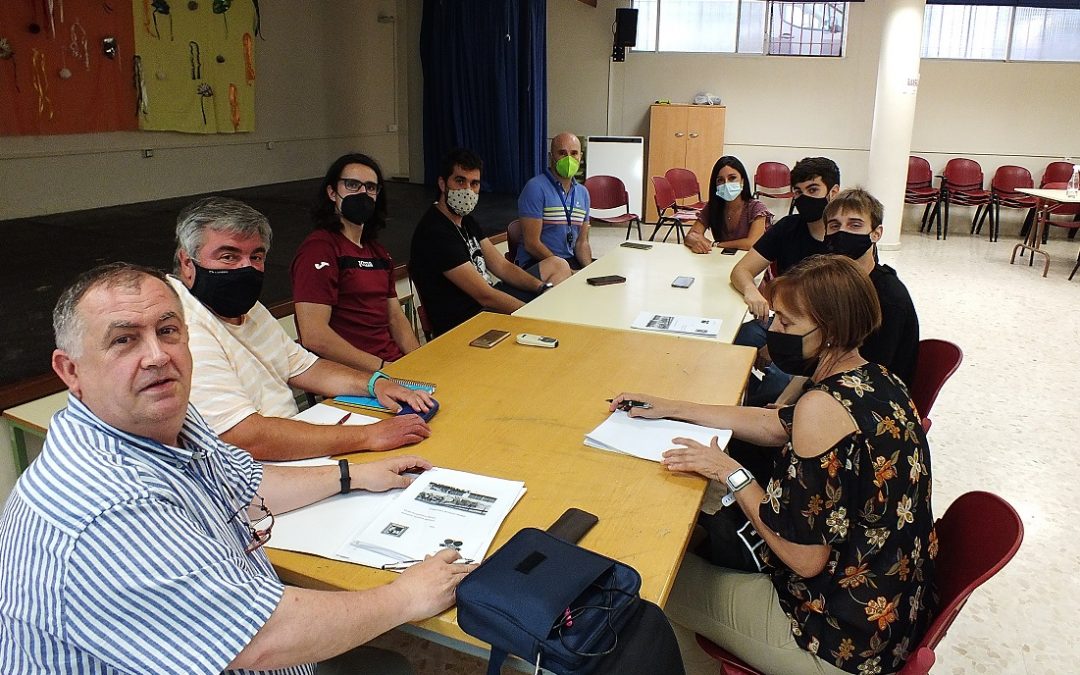 El Ayuntamiento asume demandas de jóvenes de El Naranjo para mejorar su vida y el barrio