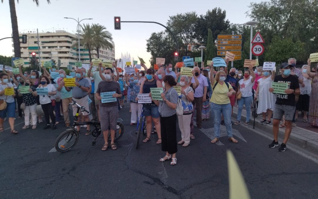 El Consejo de Distrito Sur, junto a su vecindad, dan un NO rotundo al nuevo retraso del Ayuntamiento con la piscina cubierta