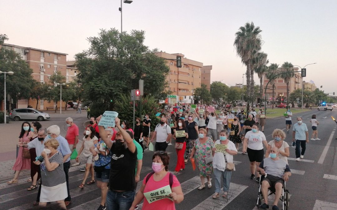 El Distrito Sur vuelve a echarse a la calle por la piscina y las dotaciones socioculturales