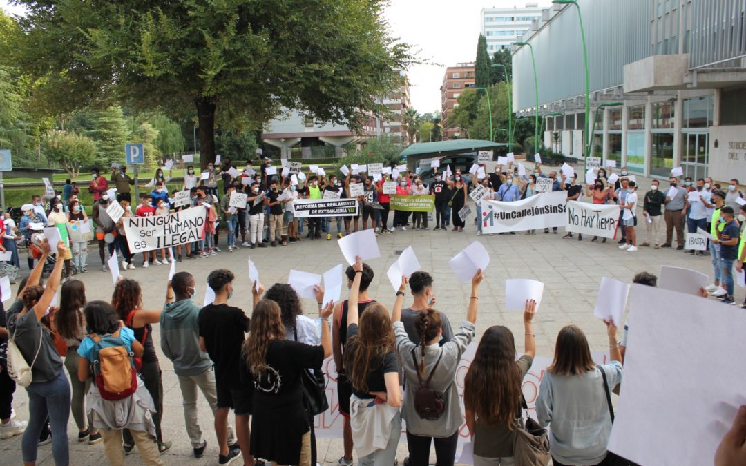 Personas extuteladas denuncian el año de olvido del gobierno en la Reforma del Reglamento de Extranjería