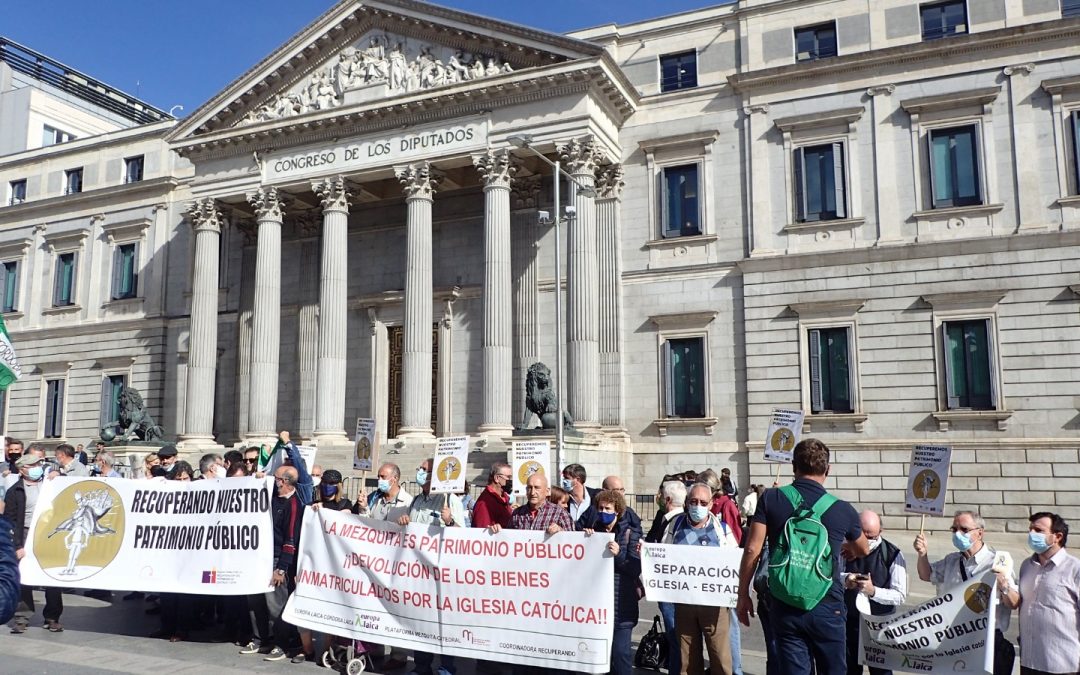 La protesta contra las inmatriculaciones de la iglesia católica llegaron al Congreso