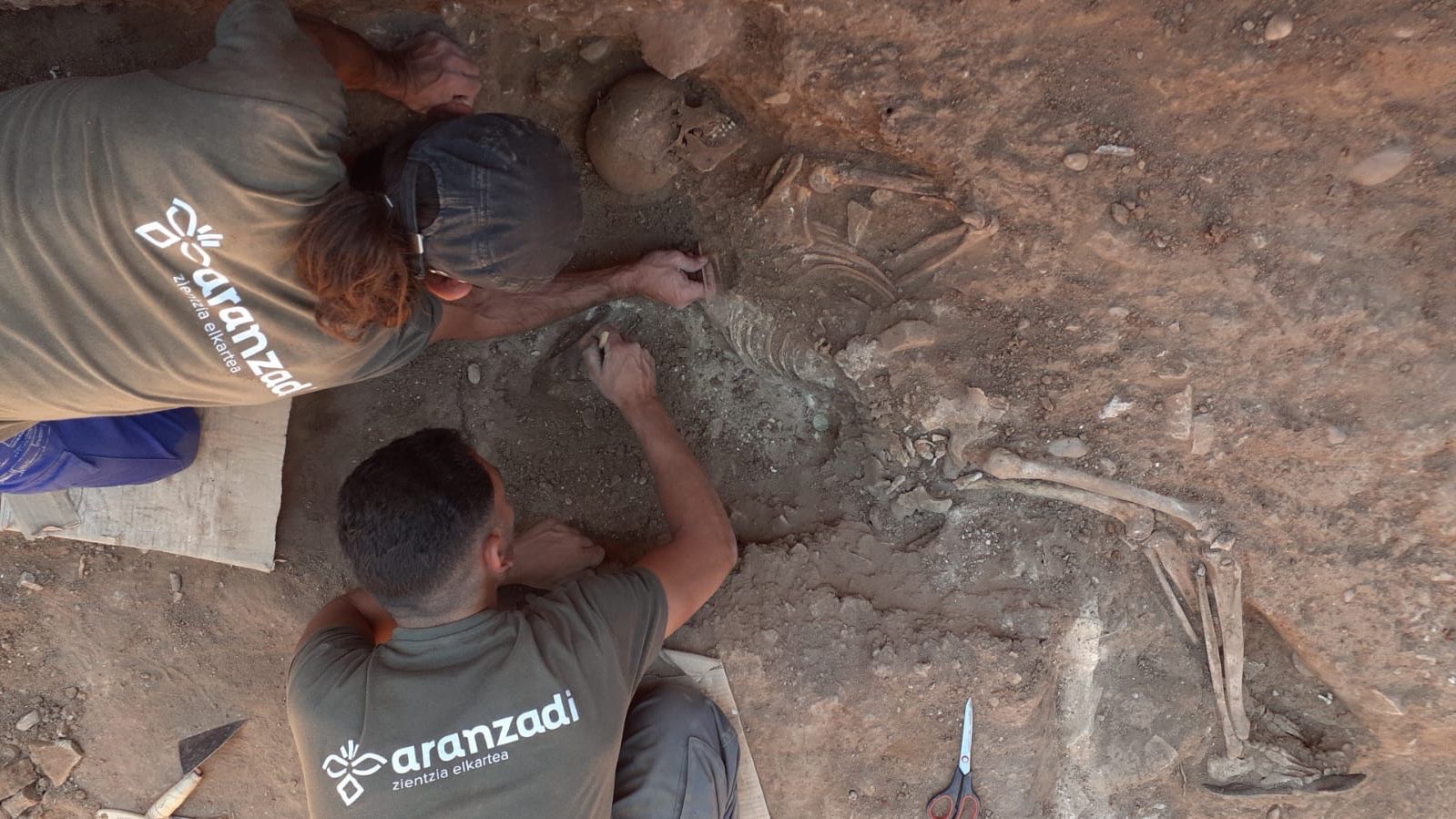 Individuo 1 en proceso de excavación