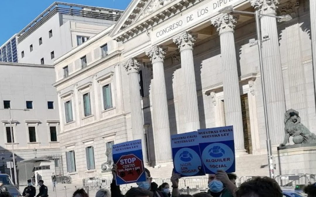 La PAH comunica a los dos socios del Gobierno que su «cabreo, decepción e indignación» han llegado ya al límite