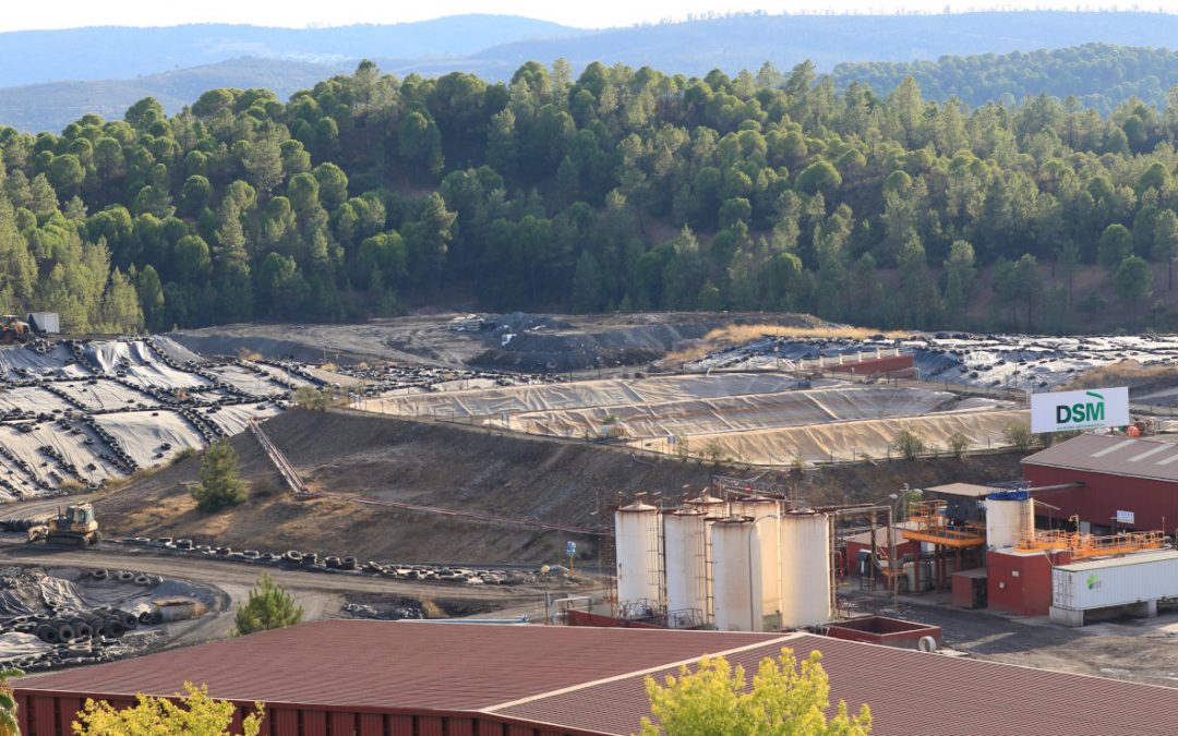 Se espera la llegada a Sevilla la próxima semana de dos barcos con 12.000 toneladas tóxicas