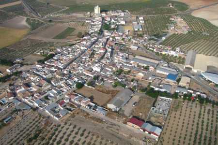 La vecindad de Santa Cruz estalla contra el abandono municipal a la barriada