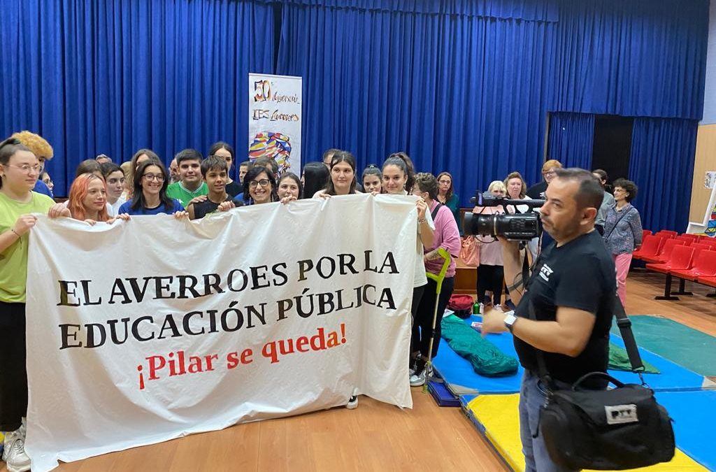 Encierro contra el recorte de personal en el IES Averroes