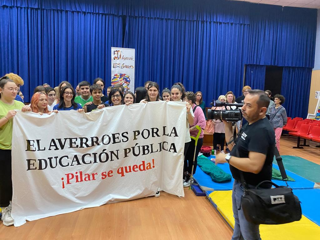 Instante de la lectura del comunicado IES Averroes