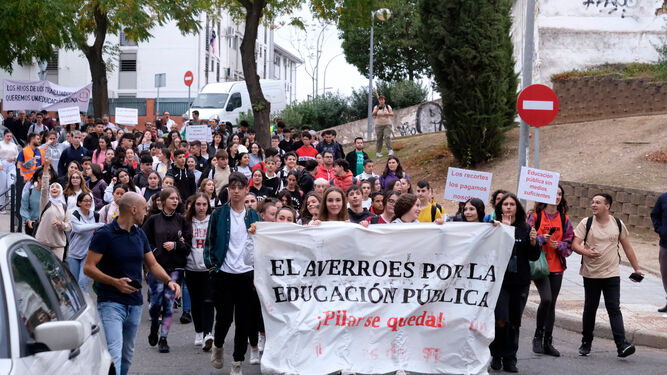 El Sector Sur se manifiesta por la correcta dotación de personal en el IES Averroes