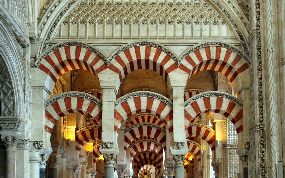 Una resolución del Defensor del Pueblo Andaluz denuncia restricciones ilegales al ejercicio de guías oficiales en la Mezquita-Catedral