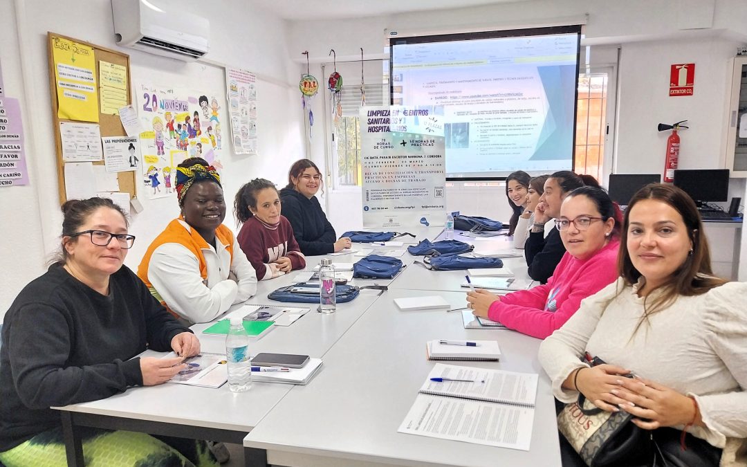Doce mujeres con dificultades de acceso al empleo se forman en limpieza de centros sanitarios y hospitalarios