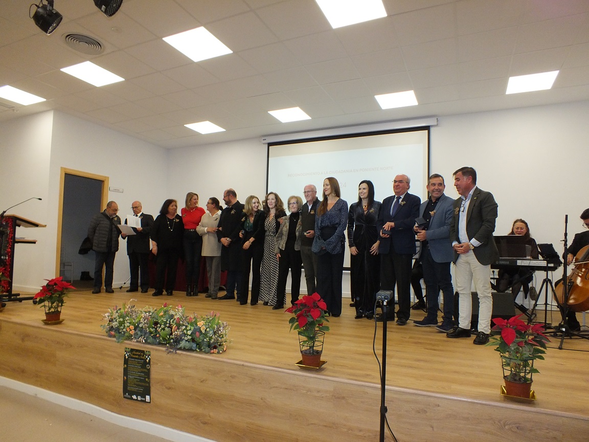 Navidad_en_Poniente_Norte_2024_premiados_y_autoridades_DSCF2992