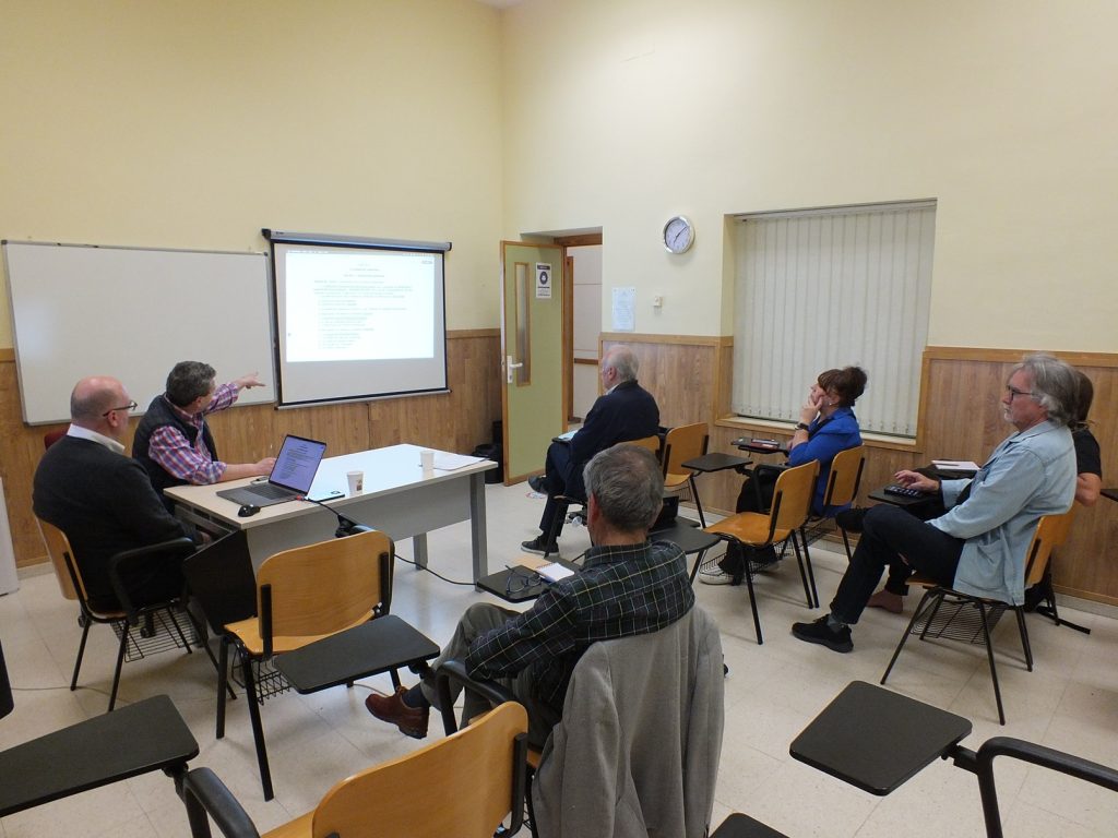 Reunión de las AAVV del distrito Centro sobre el PGOM en la Casa Ciudadana