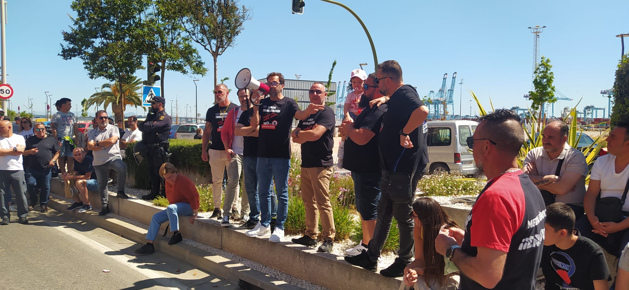 Los 7 de acerinox se dirigen a los asistentes