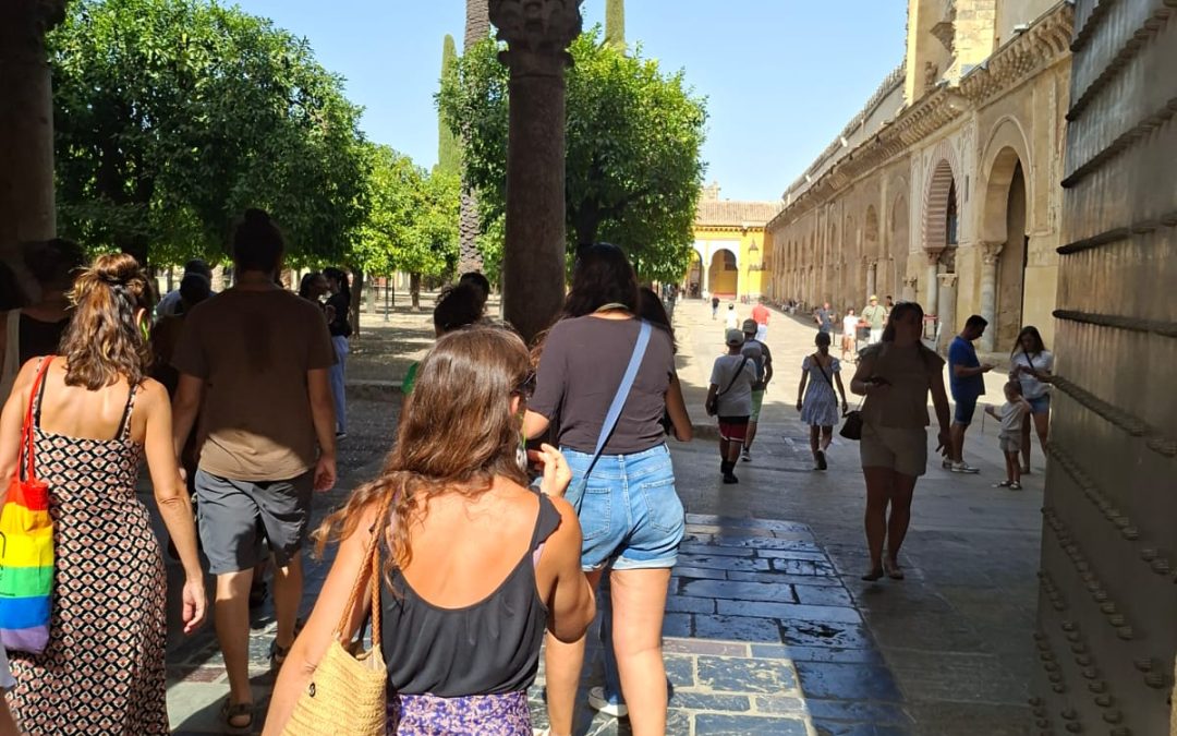 Tensión y frustración en la Mezquita–Catedral por la negativa a una veintena de guías turísticos a ejercer su derecho al trabajo