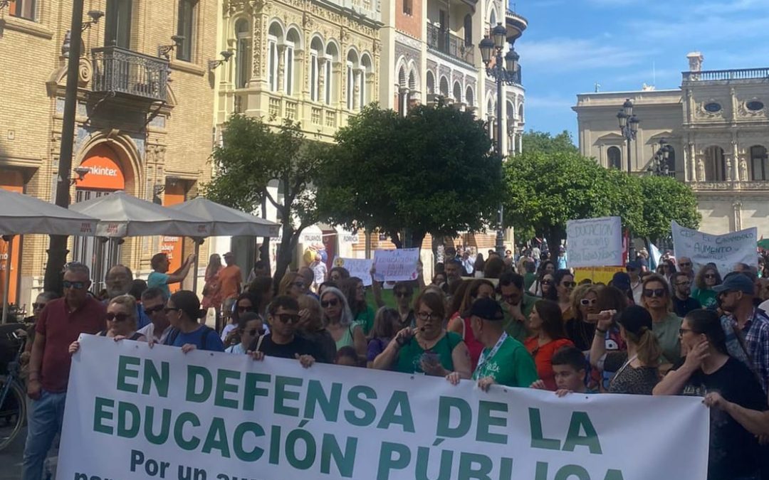 USTEA lamenta el rechazo del Parlamento andaluz a la ley para reducir las ratios en las aulas