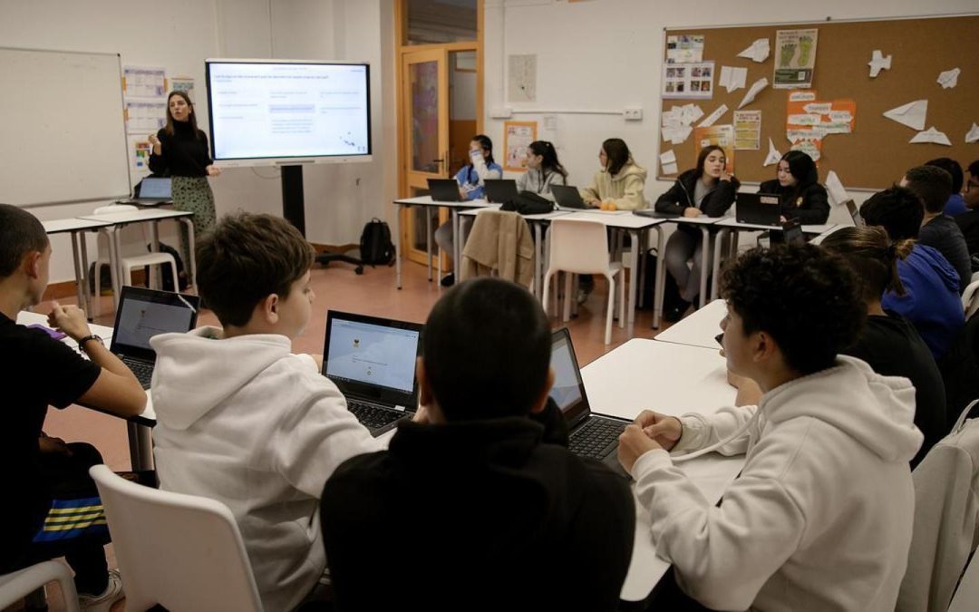 El gobierno andaluz recorta en idiomas y desarma al alumnado de la pública