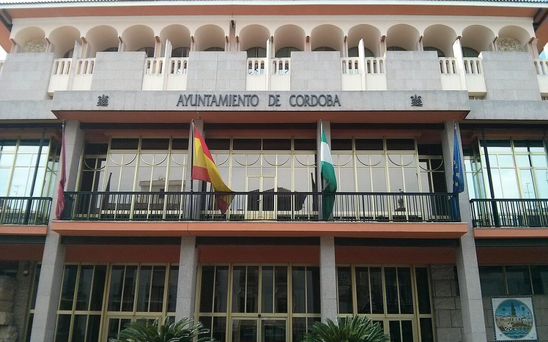 La Asociación Vecinal de Valdeolleros denuncia un sistema de inscripción que obliga a personas mayores a hacer cola de madrugada y pide su impugnación inmediata