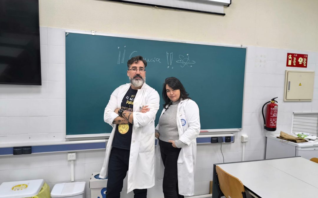 Para mí que este programa no arranca, a ver si va a ser de la batería… “Ciencia radiante”, en Paradigma Radio