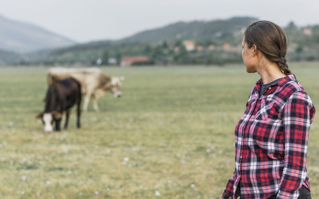 Mujer en el mundo rural: la raíz que no se quiebra